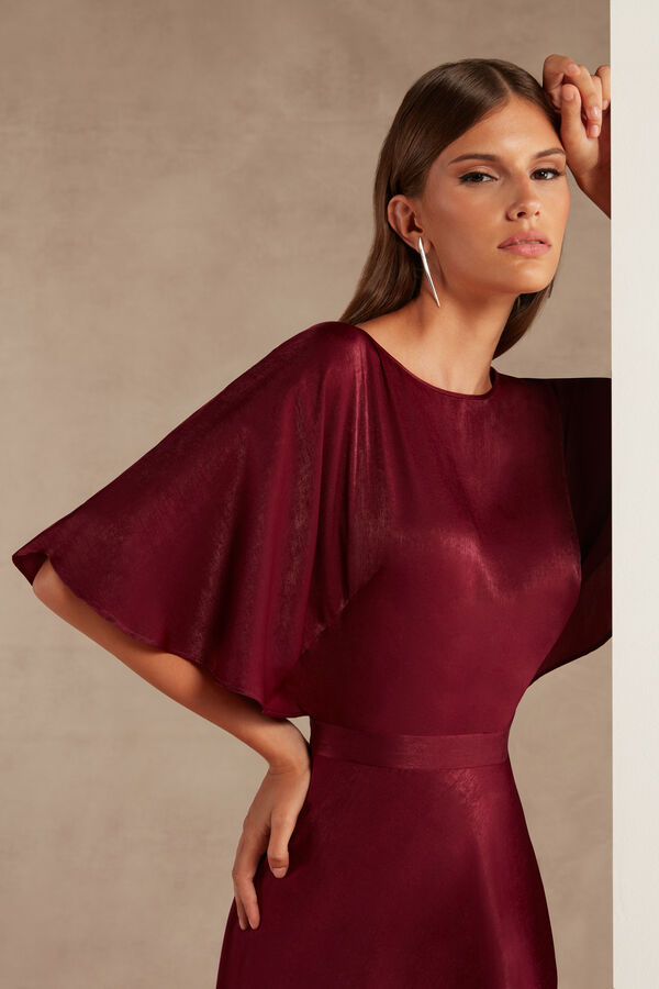 Satin body with calla sleeves