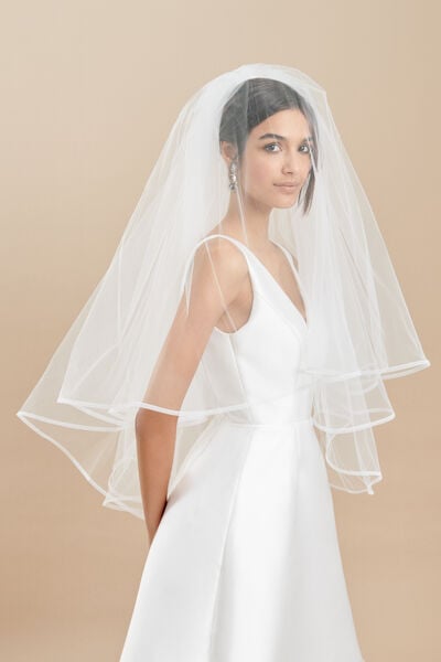 Two tier tulle veil with a thin horsehair trim - Bridal