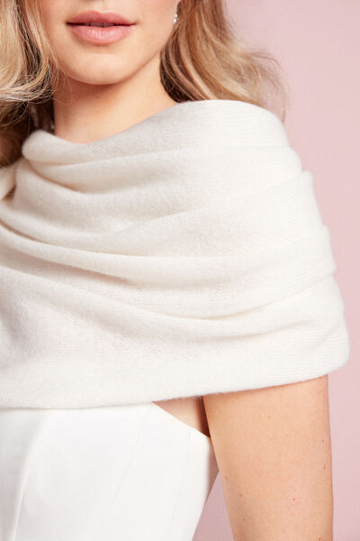 Warm and enveloping cashmere stole
