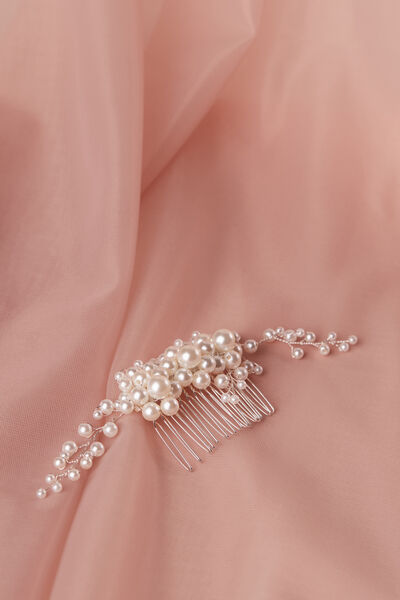 Pearls pin