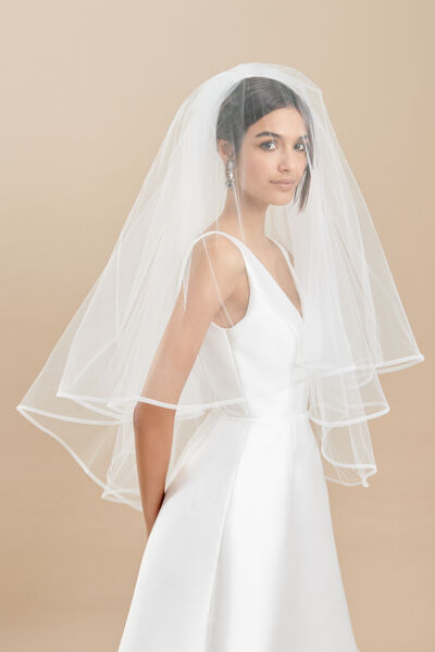 Two tier tulle veil with a thin horsehair trim