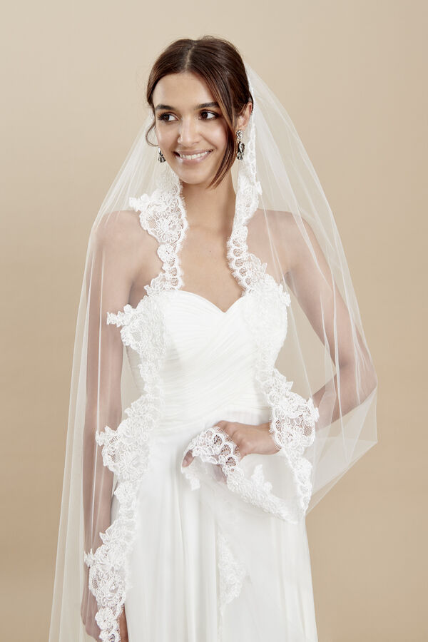 Tulle veil on a gathered comb with an embellished rebrodè lace edge