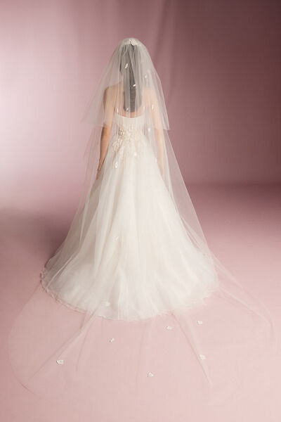 Veil with flower embroided