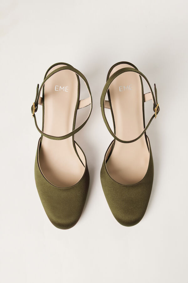 Satin shoe