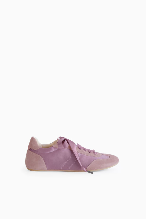 Satin- und Wildledersneaker