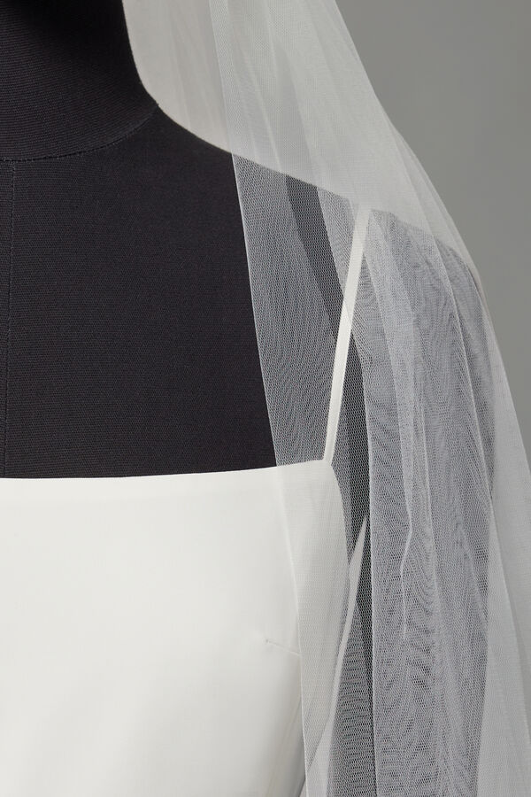 Embroidered tulle veil