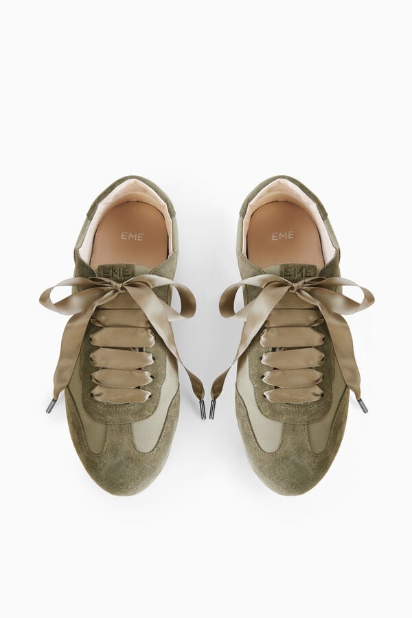 Satin- und Wildledersneaker