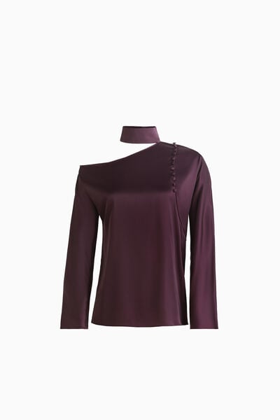 Blusa amb espatlla descoberta i coll alt