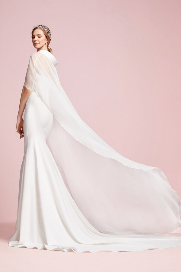 Chiffon Mantel