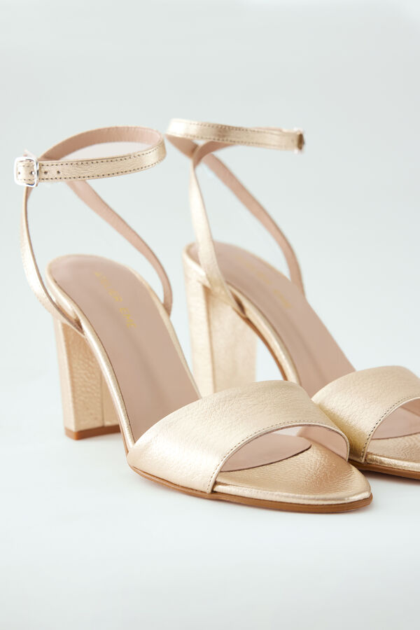 Laminated leather sandal