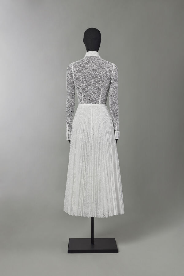 Pliss&eacute; skirt in lace