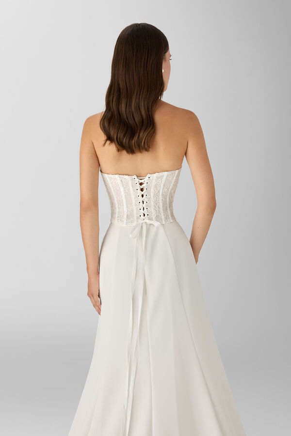 Corpi&ntilde;o de encaje rebrod&eacute;