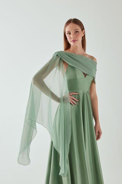 One-shoulder neckline
