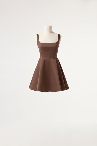 Kurzes Trocadero-Kleid