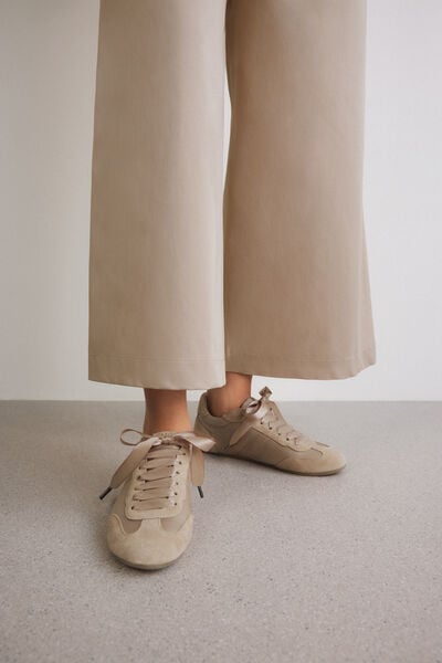 Sabatilles de saten i pell de camussa