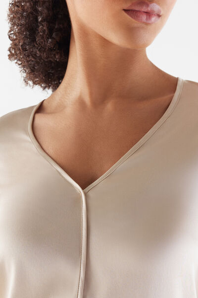 Blusa in raso di seta con scollo a V