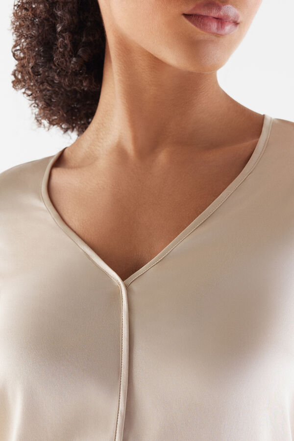 Blusa in raso di seta con scollo a V