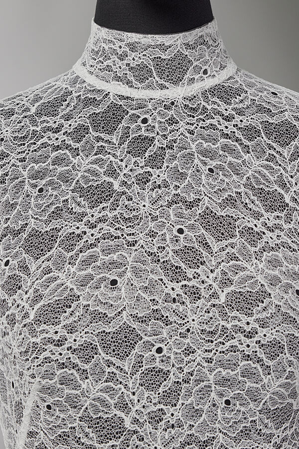 Lace collar