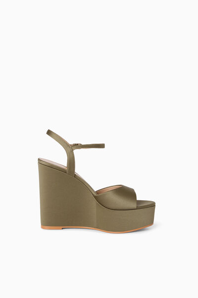 Keilsandalette aus Satin