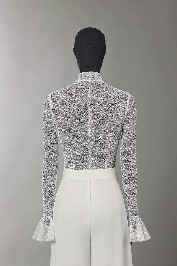 Lace collar