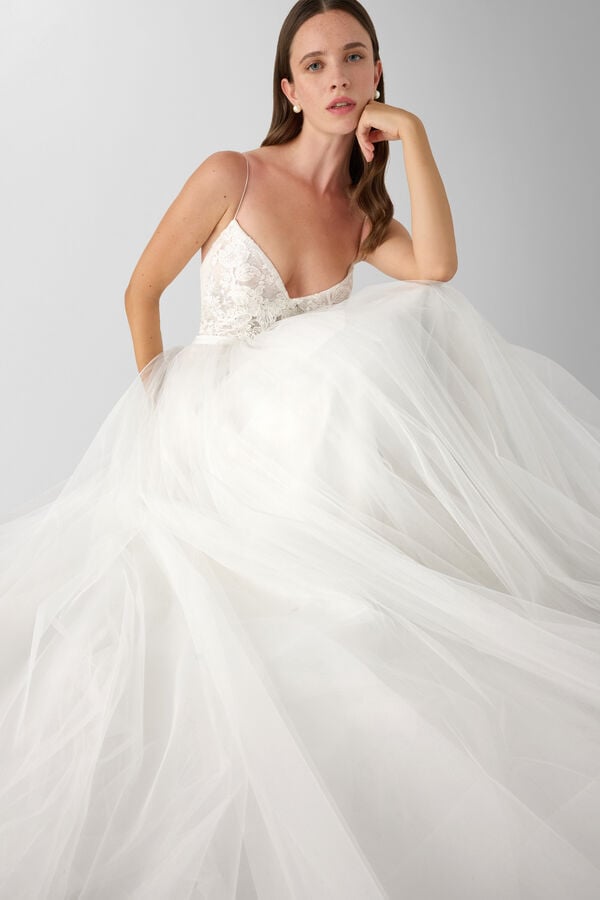 Semi-wide tulle skirt