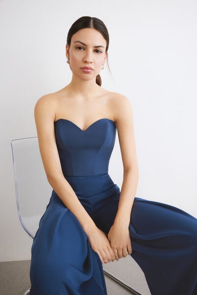 Sweetheart-neckline bodice
