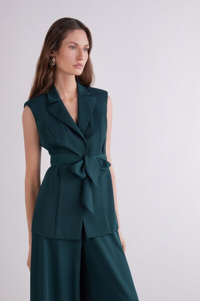 Long sleeveless jacket