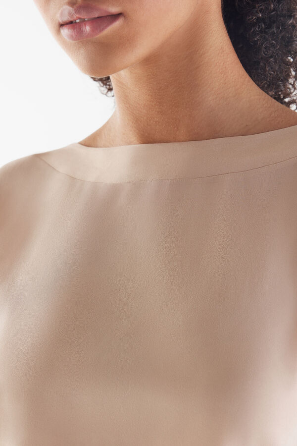 Camicia con scollo a barchetta