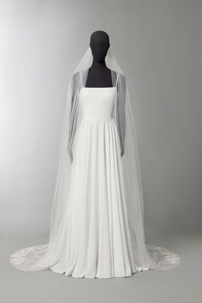 Embroidered tulle veil