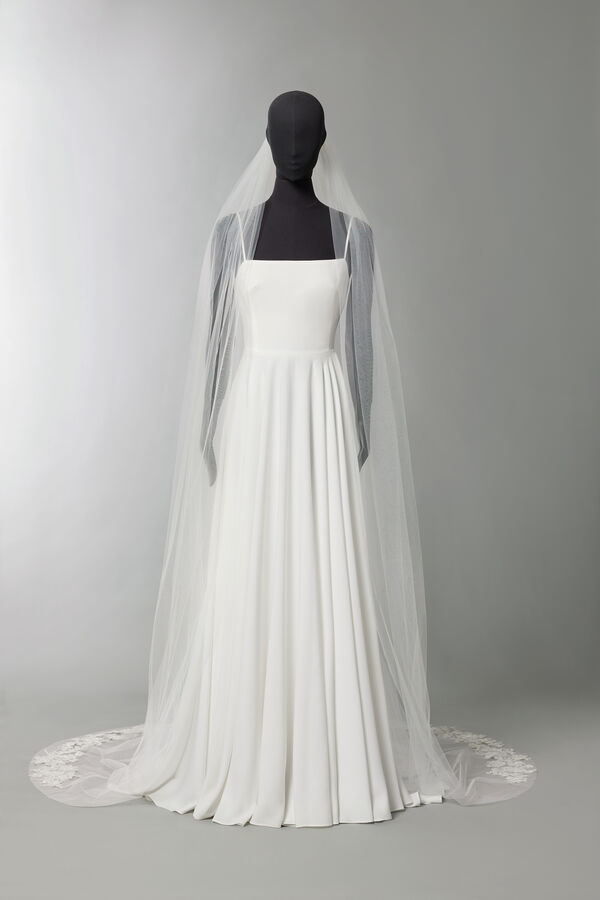 Embroidered tulle veil