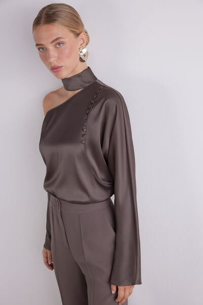 Blouse d&eacute;paul&eacute;e &agrave; col haut