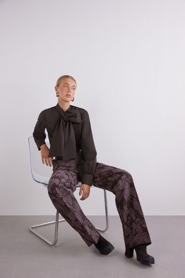 Straight-leg trousers