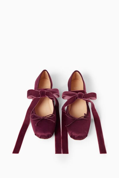 Ballerina aus Satin