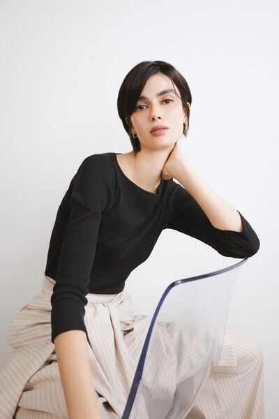 Maglia con scollo a barchetta