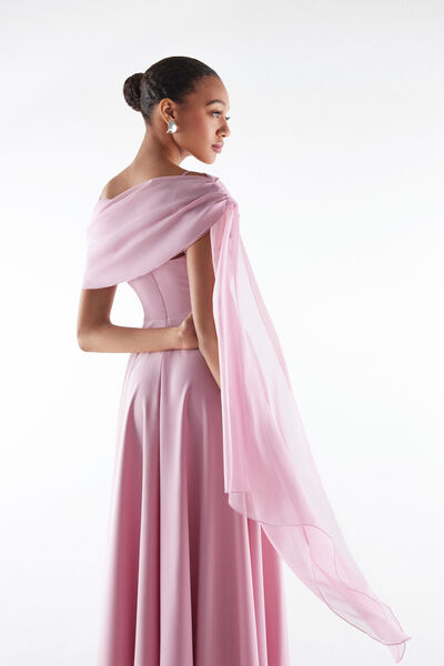 One-shoulder neckline