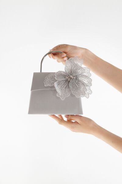 Flower clip with magnet