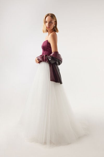 Semi-wide tulle skirt
