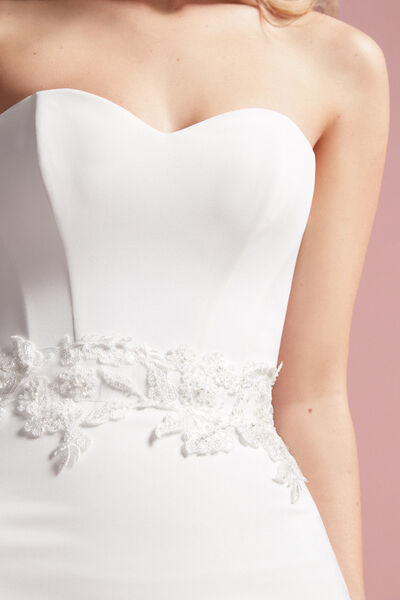 Belt with embroidery