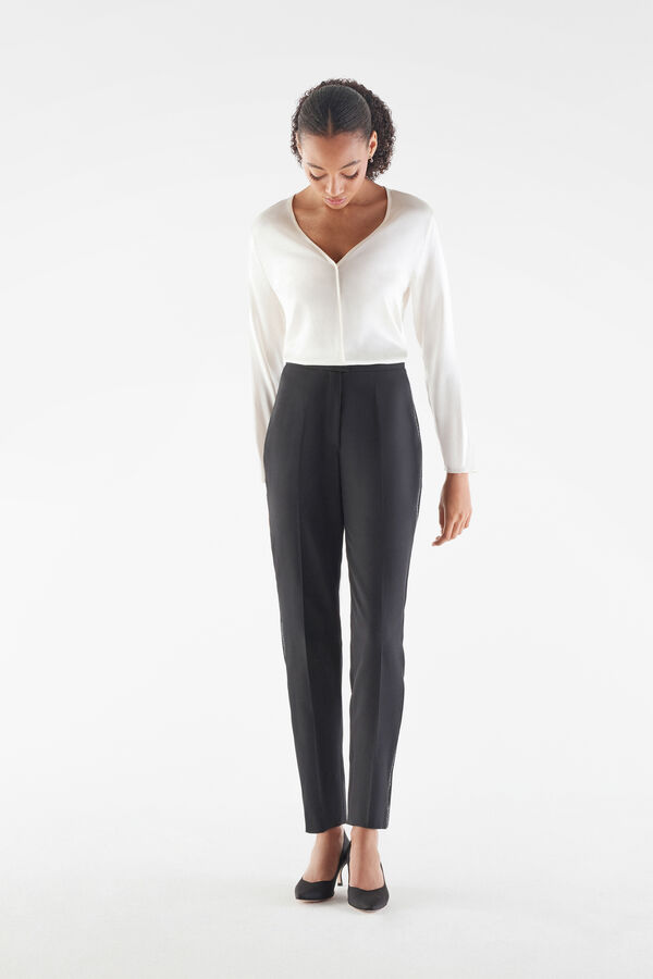 Blusa in raso di seta con scollo a V