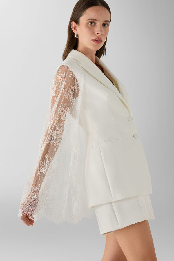 Chaqueta capa de encaje