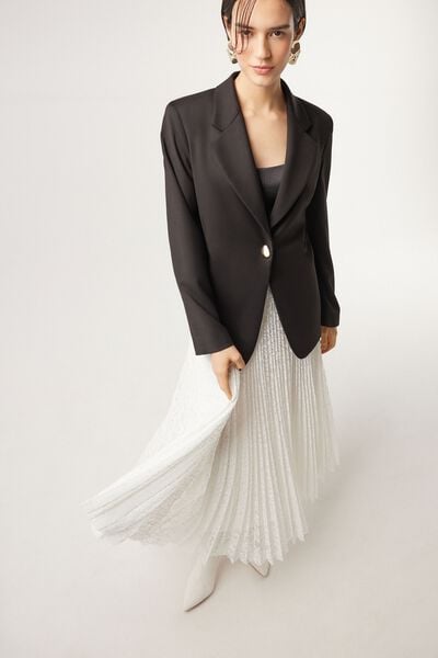 Falda plisada de encaje