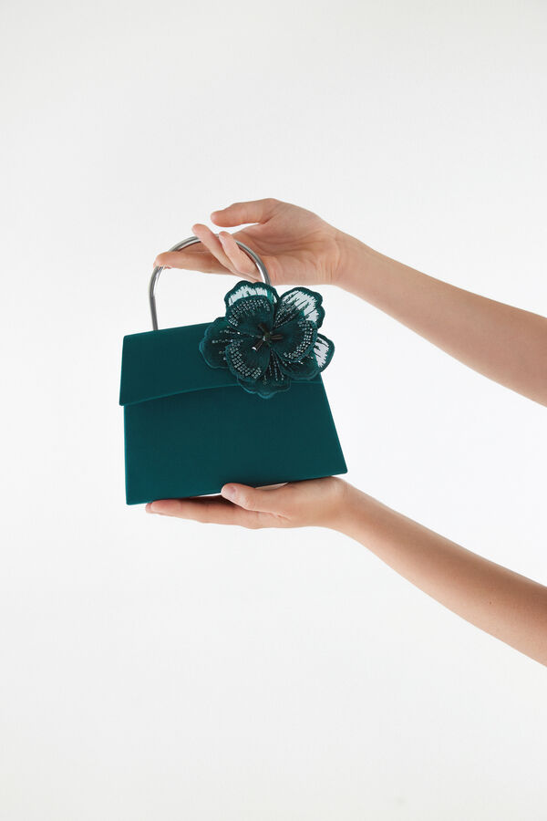 Flower clip with magnet