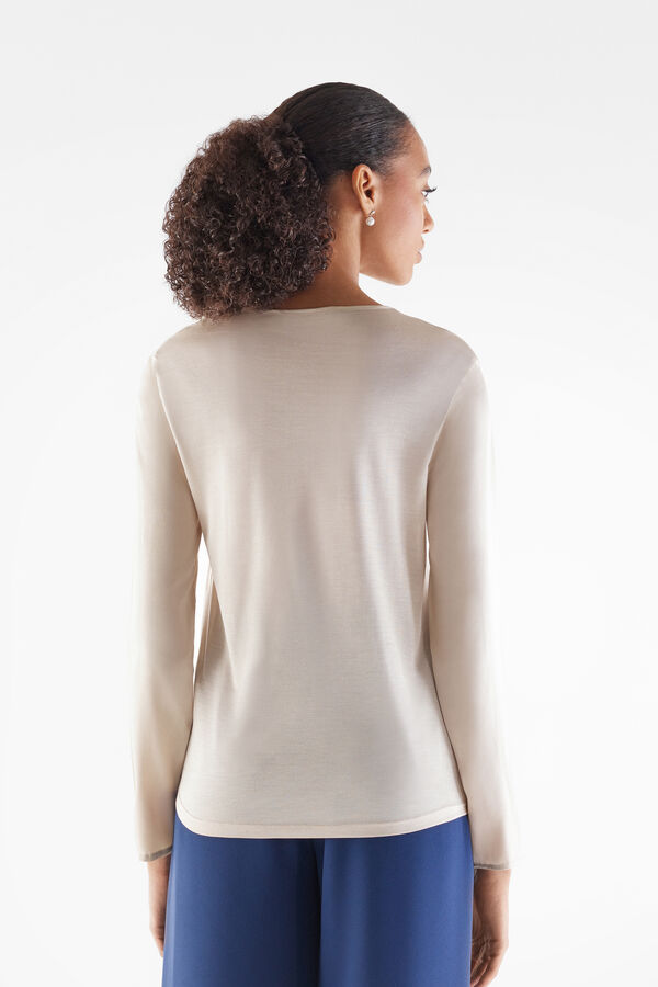 Blusa in raso di seta con scollo a V