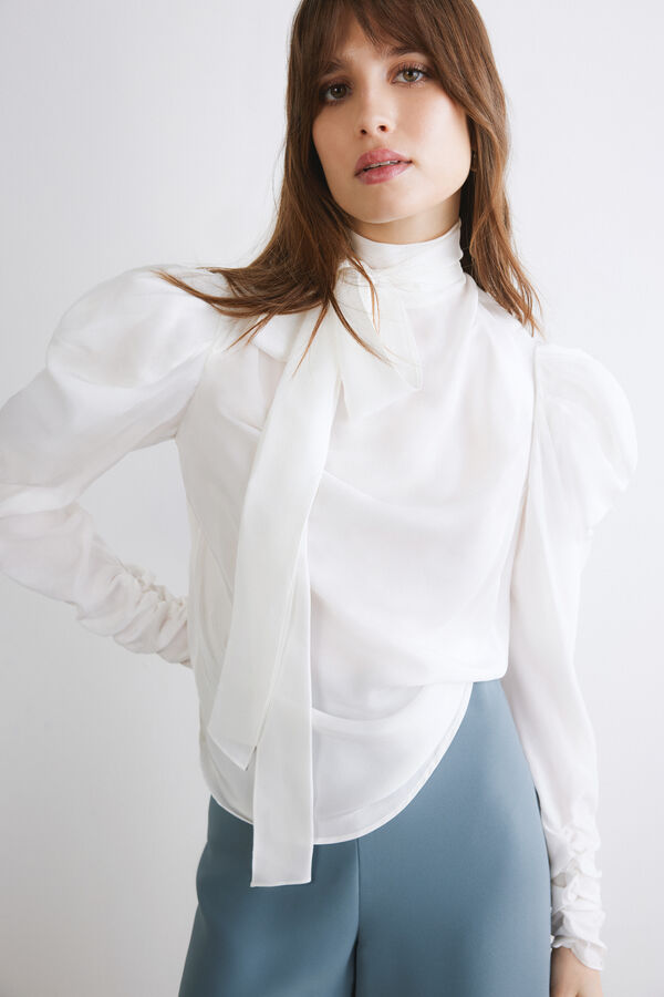 Blouse avec n&oelig;ud