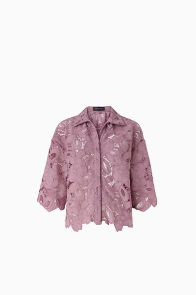 Camisa cropped em macram&ecirc;