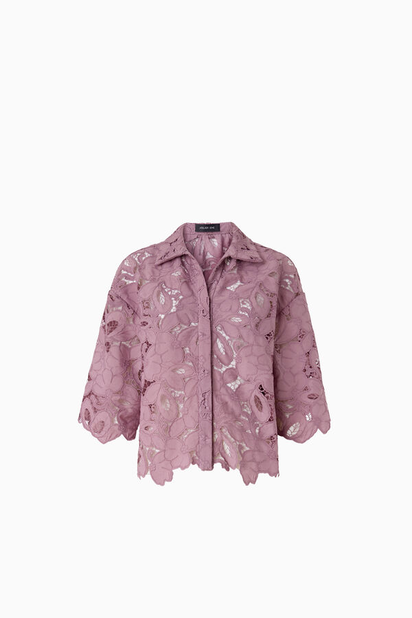 Camisa cropped em macram&ecirc;