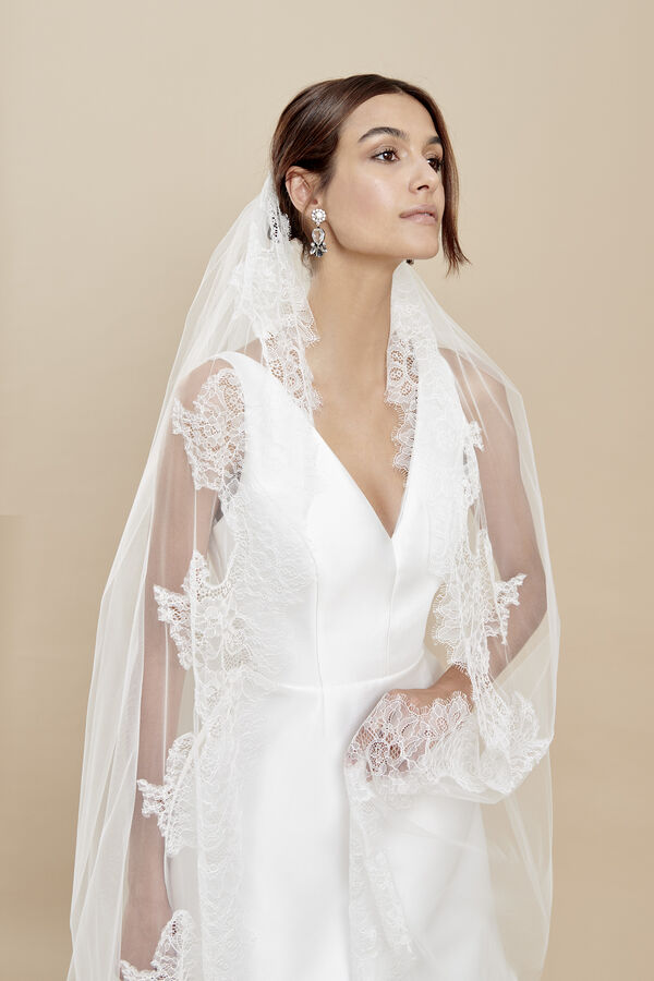 Velo in tulle con bordo di pizzo chantilly al perimetro