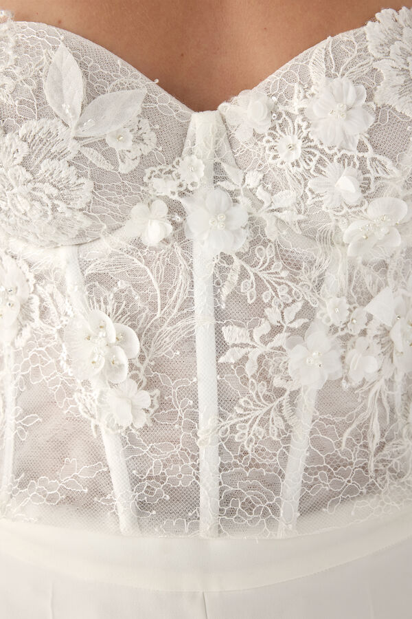 Corset en dentelle de Chantilly