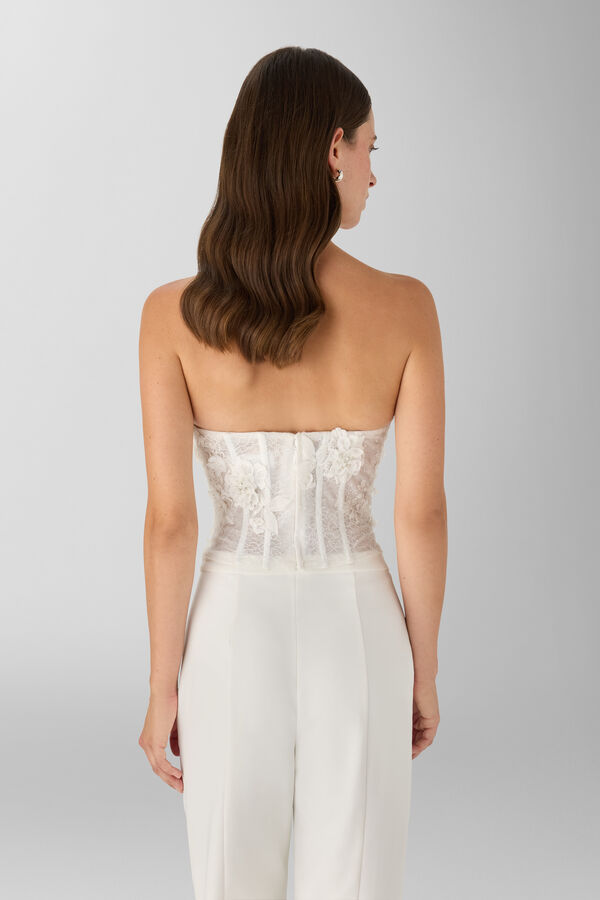 Corset en dentelle de Chantilly