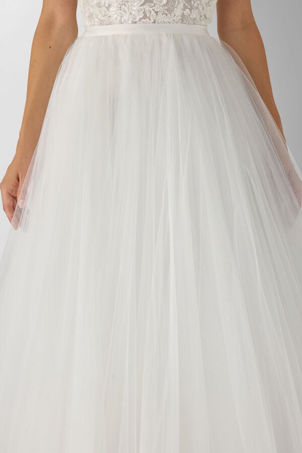 Semi-wide tulle skirt